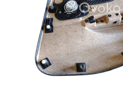 Apšuvums aizmugurējām durvīm