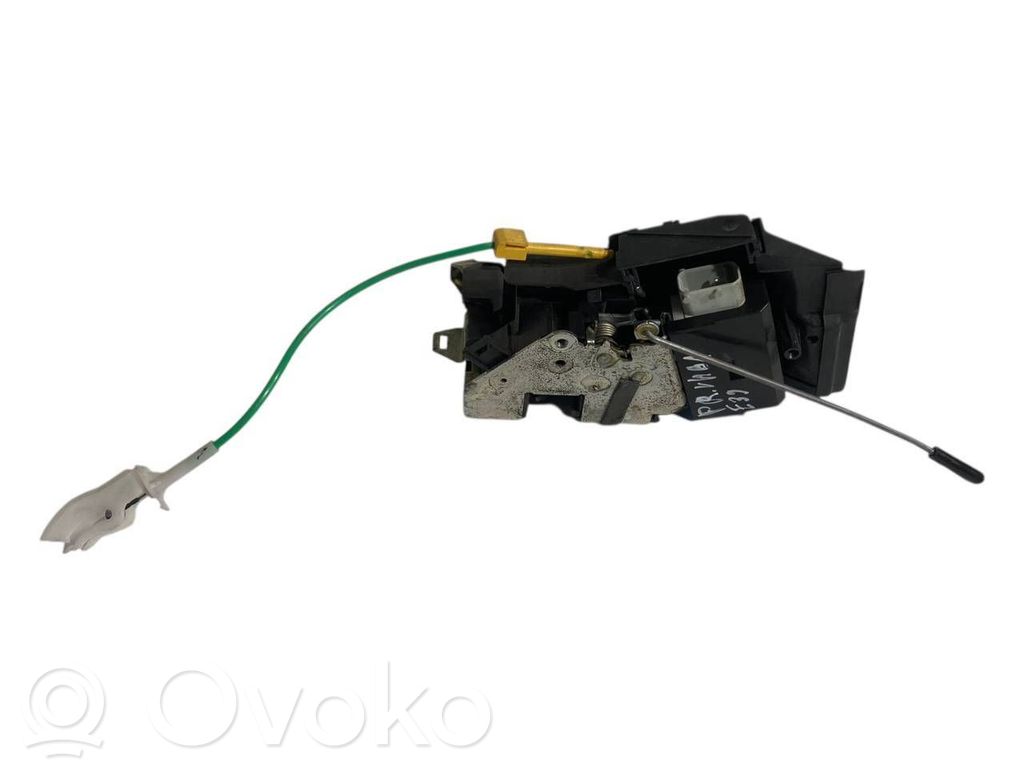 Priekšpusē slēdzene