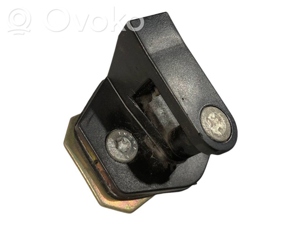 Aizmugurē slēdzenes cilpa