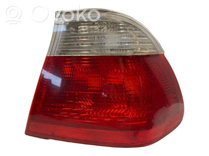 Aizmugurējais lukturis virsbūvē