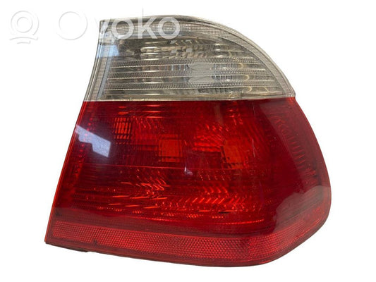 Aizmugurējais lukturis virsbūvē