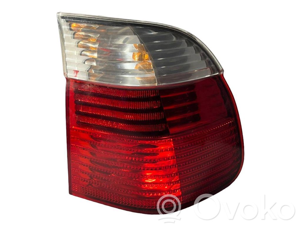 Aizmugurējais lukturis virsbūvē