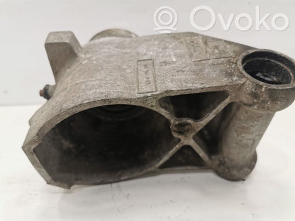 Aizmugurē riteņa rumbas vārpstas šarnīrs (stupica, capfa)