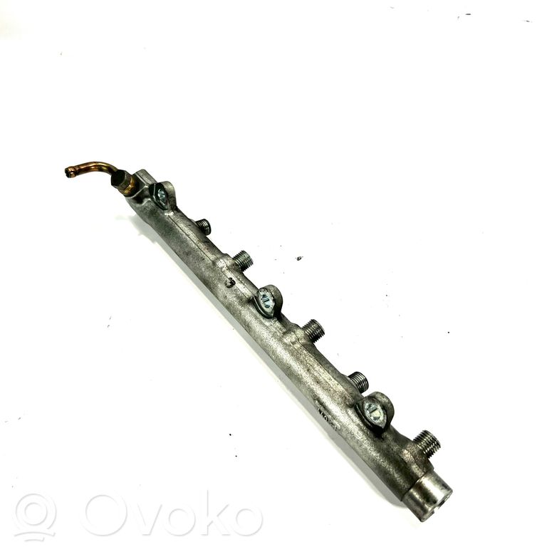 Degvielas maģistrālā caurule