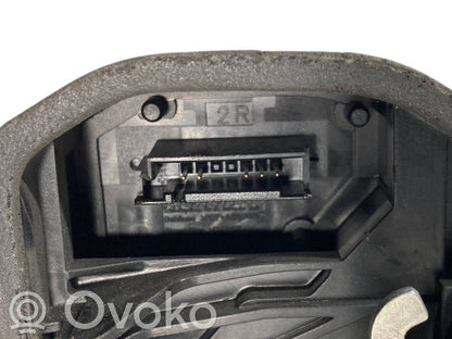 Aizmugurē slēdzene