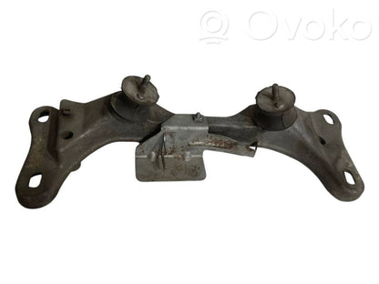 Transmission mounting bracket