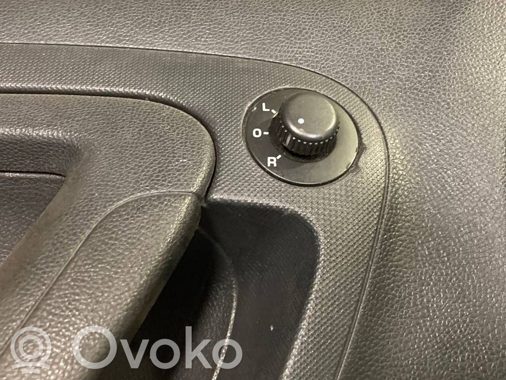 Priekšējo durvju apdare