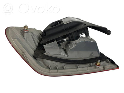 Aizmugurējais lukturis virsbūvē