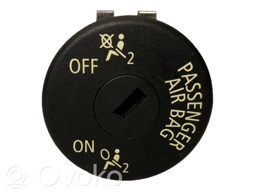 Passenger airbag switch