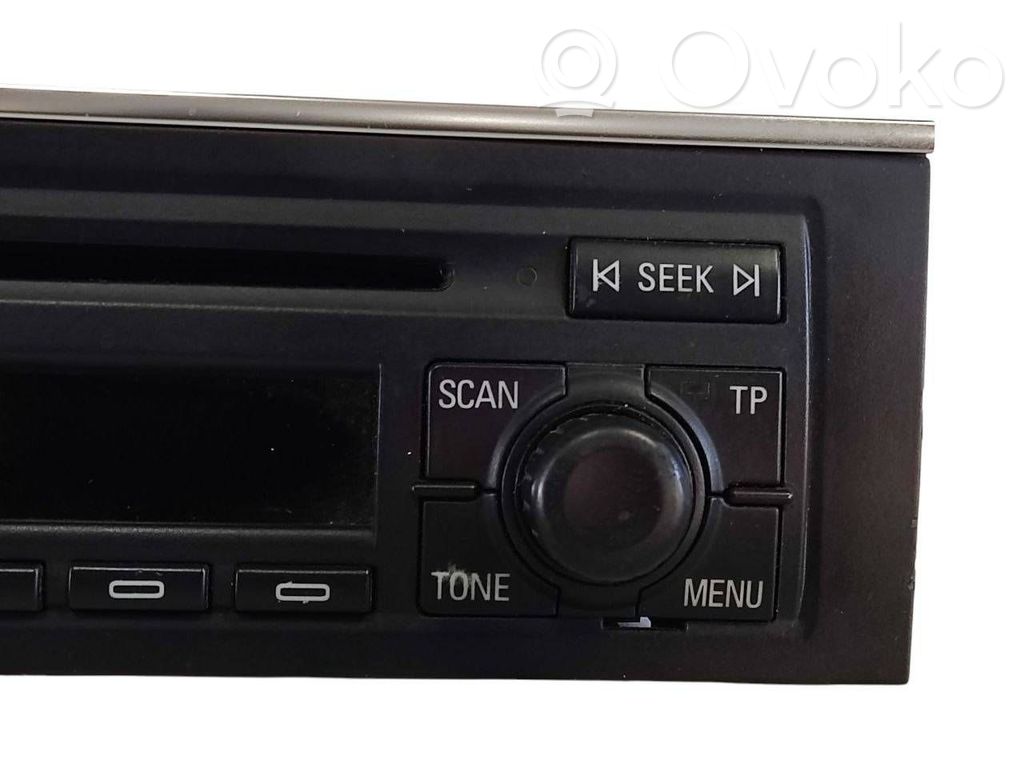 Radio / CD/DVD atskaņotājs / navigācija