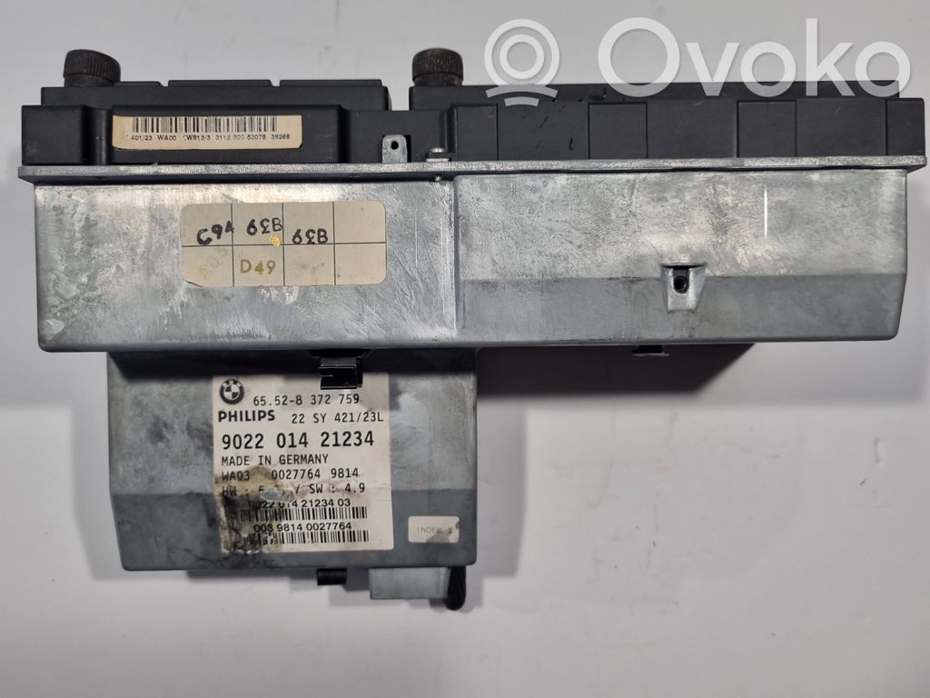 Radio / CD/DVD atskaņotājs / navigācija