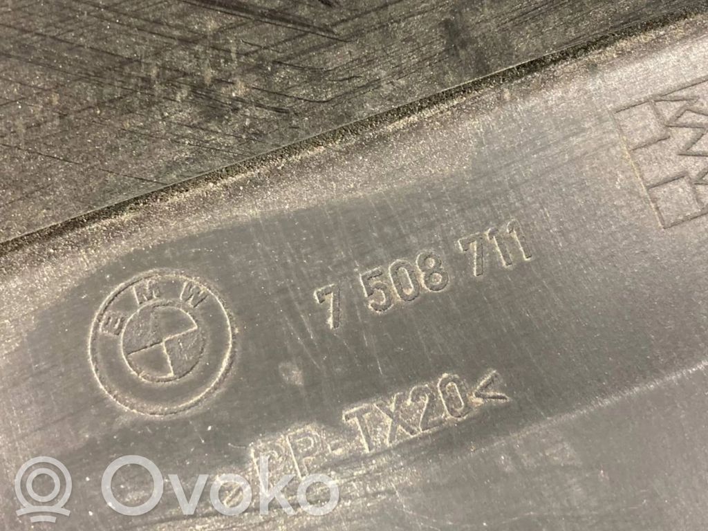 Dzinēja pārsegs (dekoratīva apdare)