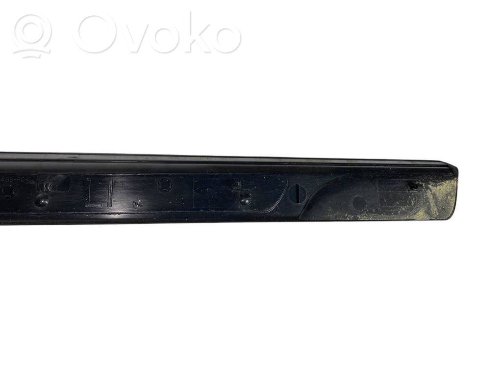 Priekšējā sliekšņa dekoratīvā apdare (iekšējā)