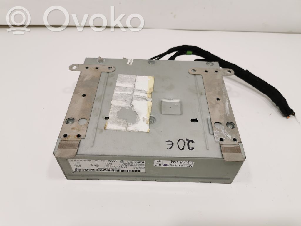 Radio / CD/DVD atskaņotājs / navigācija