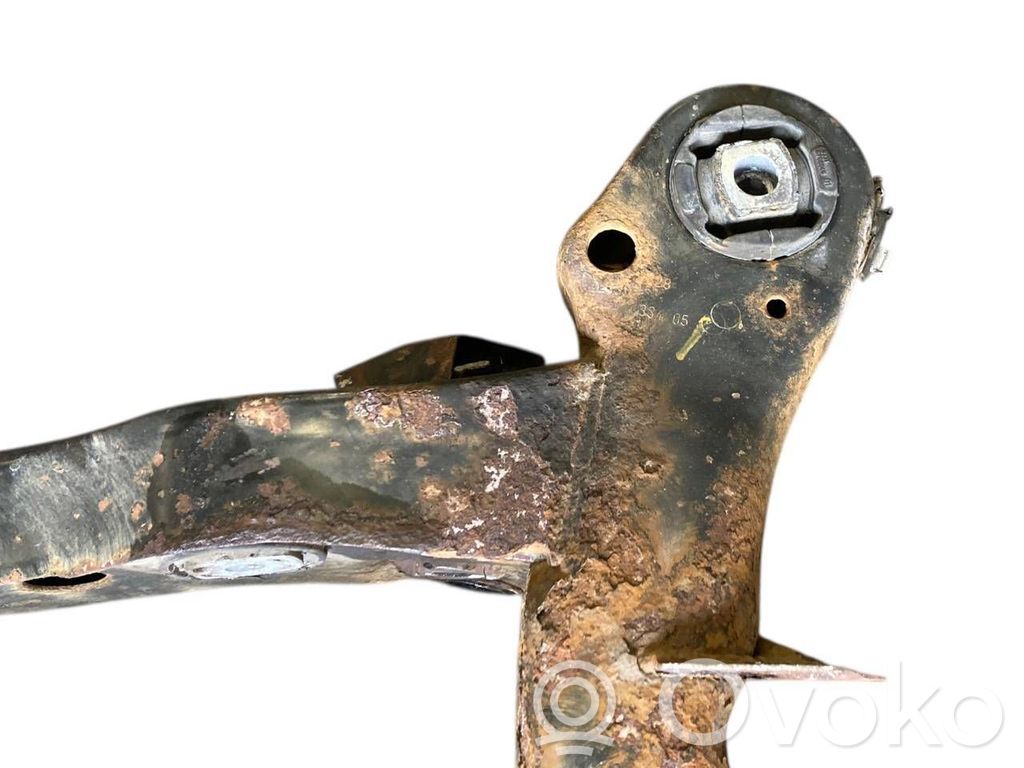 Pusrāmis aizmugurējais / priekšējais