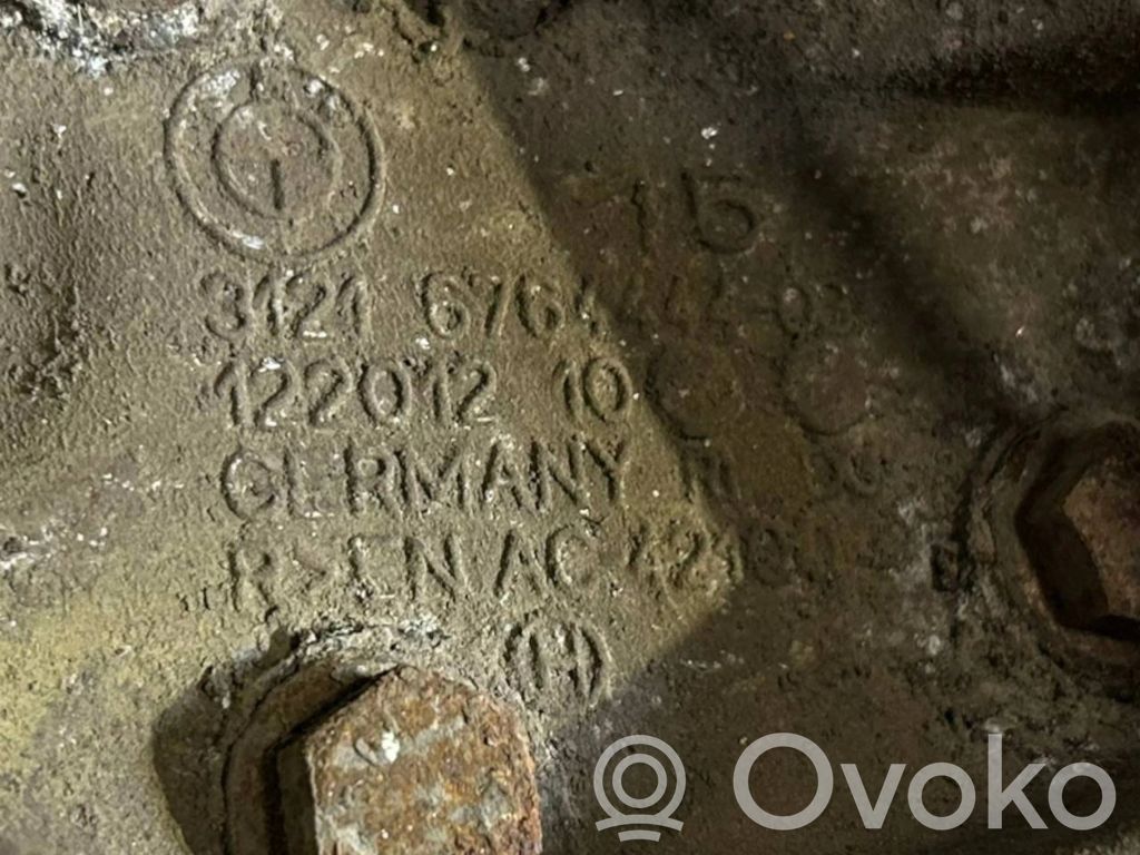 Priekšējā riteņa rumbas vārpstas šarnīrs (stupica, capfa)