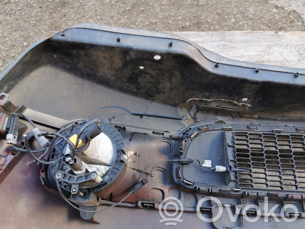 Передний бампер