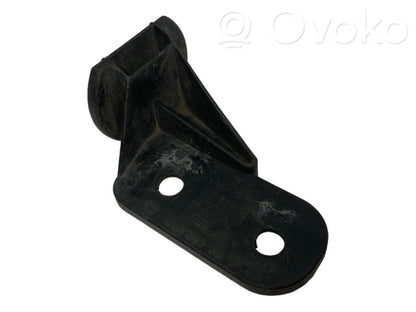 Priekšpusē bampera turētājs