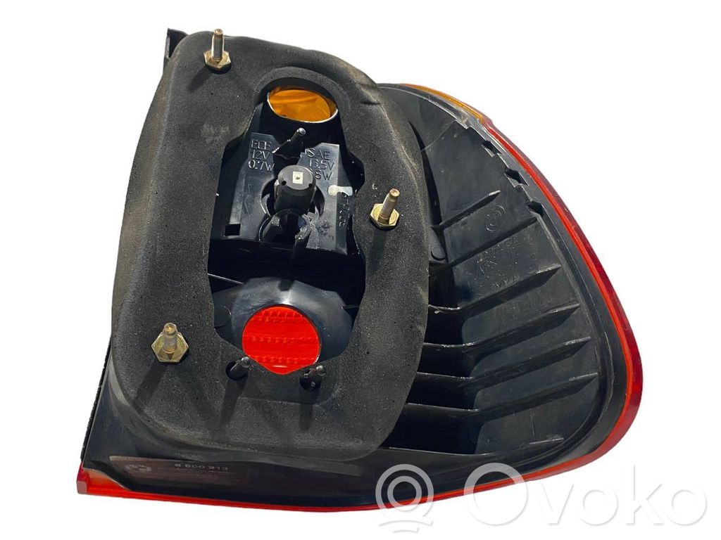 Aizmugurējais lukturis virsbūvē