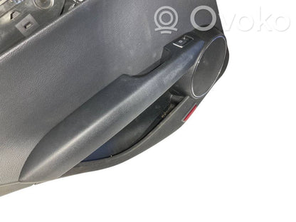 Apšuvums aizmugurējām durvīm