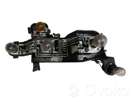 Aizmugures spuldzes vāka turētājs