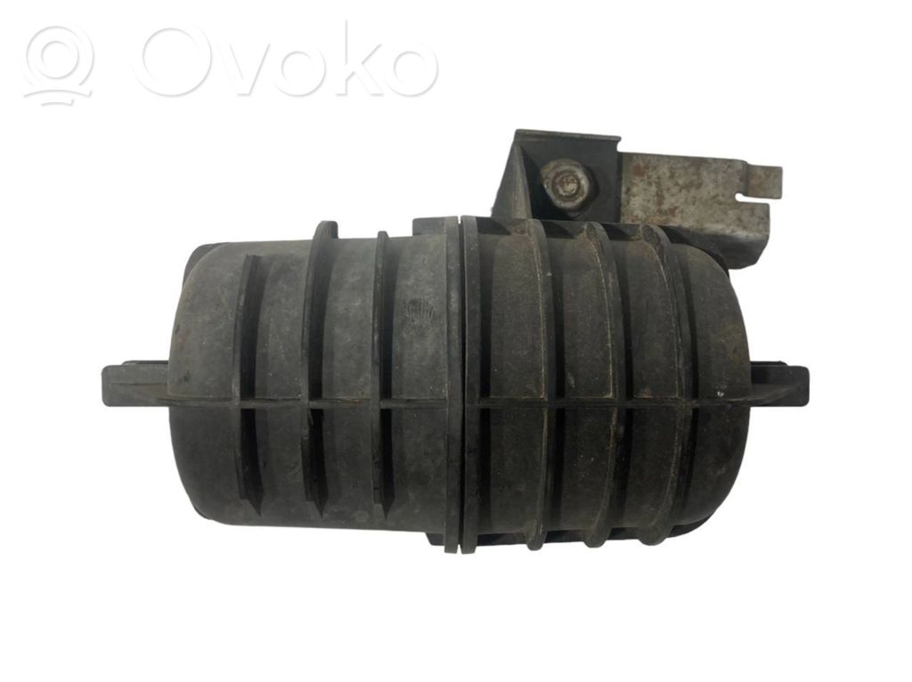 Vacuum air tank