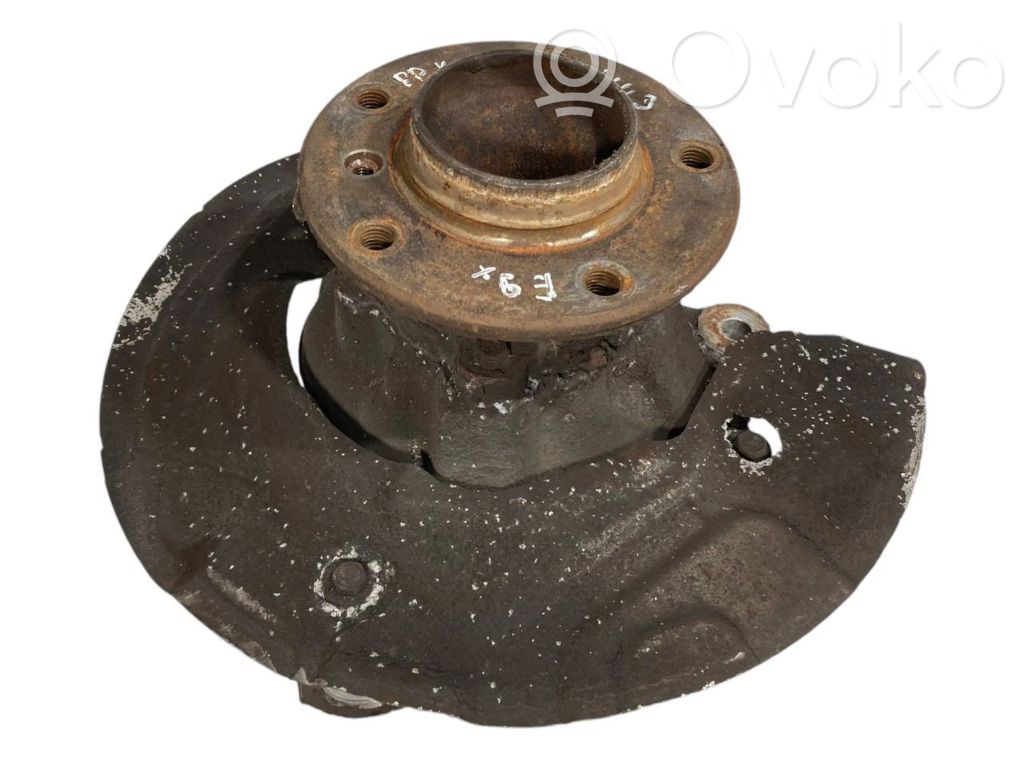 Priekšējā riteņa rumbas vārpstas šarnīrs (stupica, capfa)