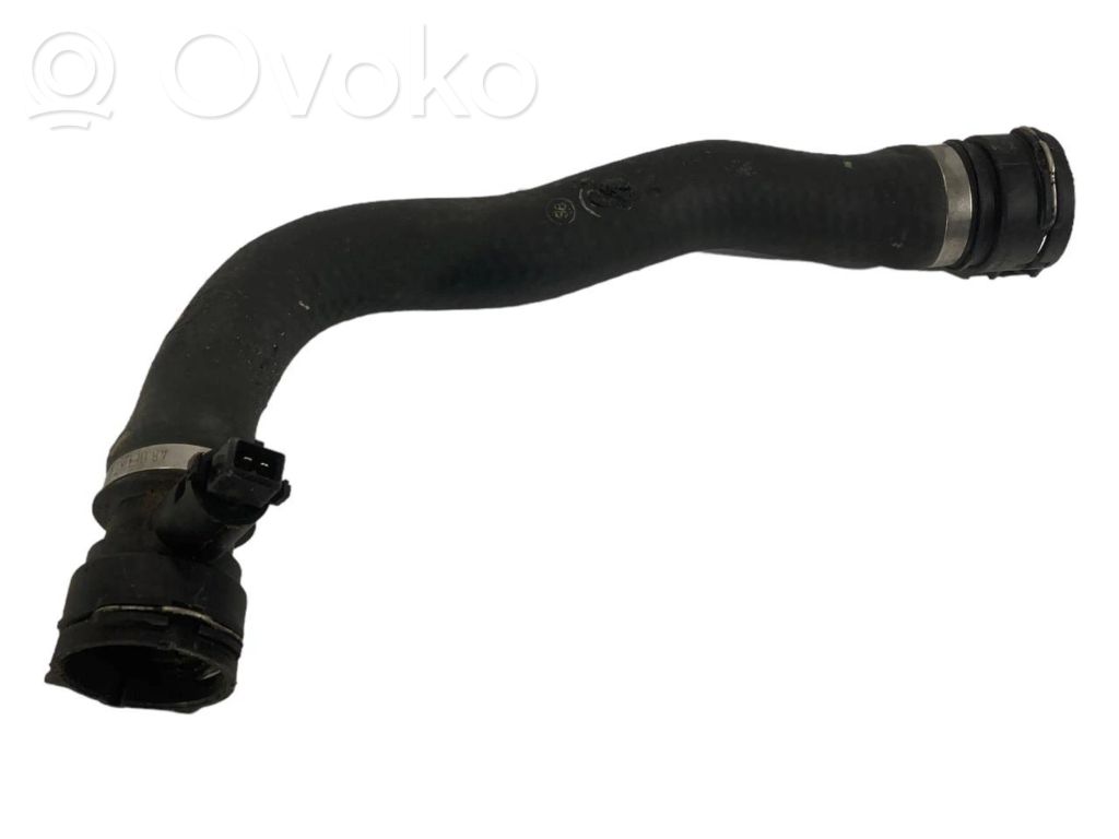 Caurulīte (-es) / šļūtene (-es)