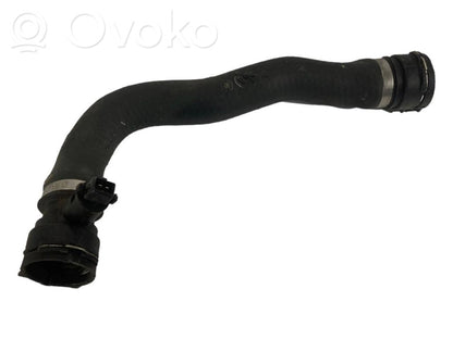 Caurulīte (-es) / šļūtene (-es)