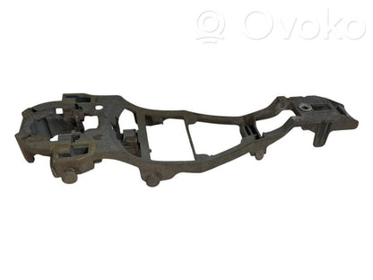 Priekšpusē turētājs / kronšteins ārējam atvēršanas rokturim