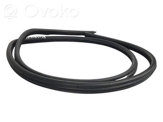 Priekšpusē apdares gumija (virsbūvē)