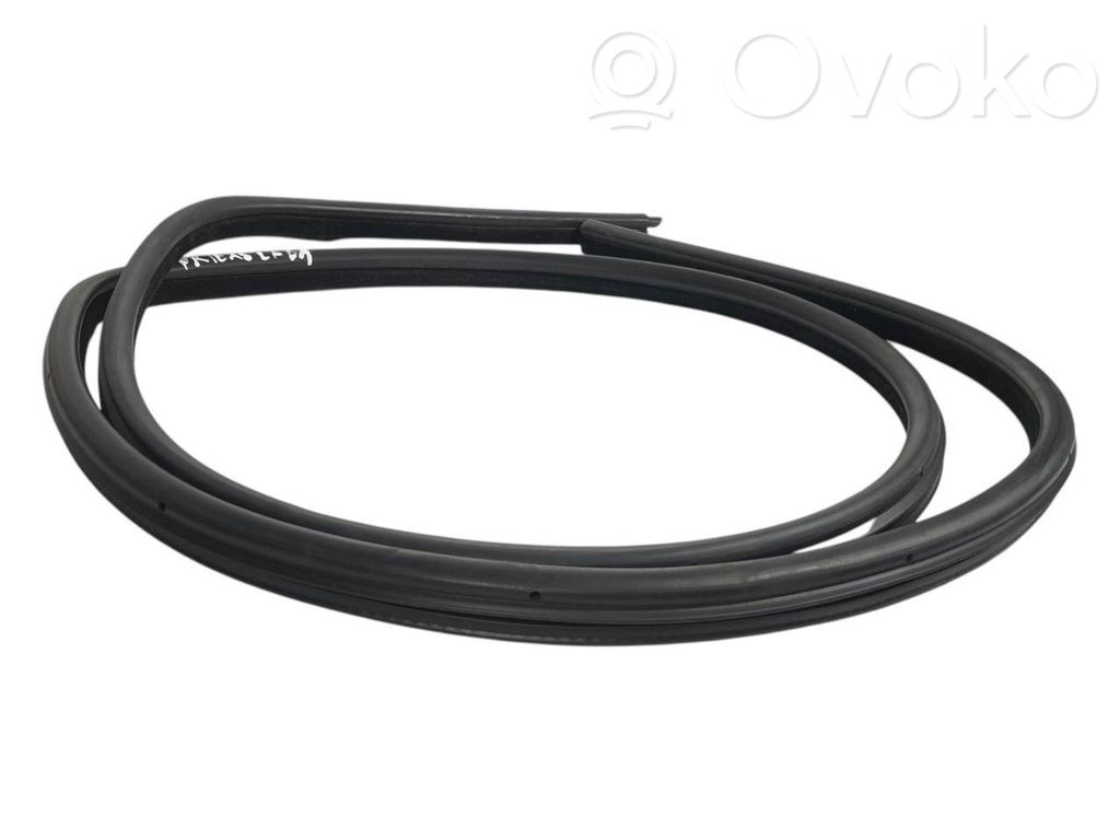 Priekšpusē apdares gumija (virsbūvē)