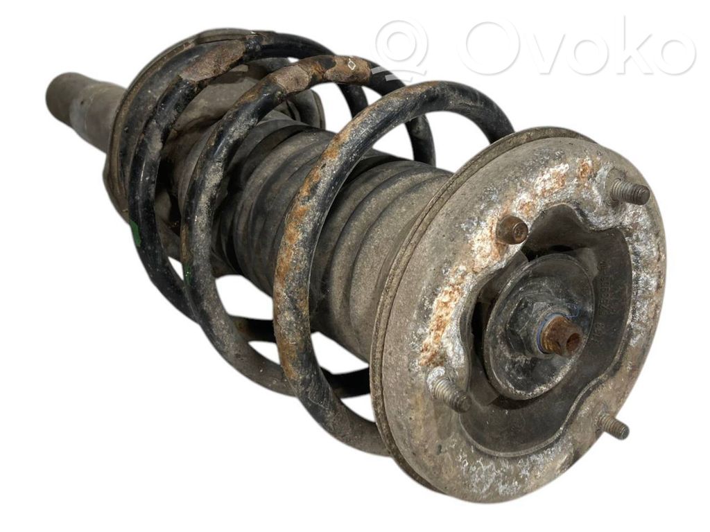 Priekšpusē amortizators ar atsperi