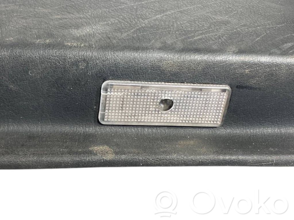 Priekšējo durvju apdare