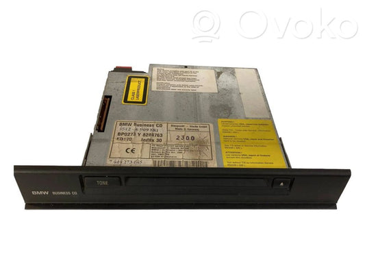 Radio / CD/DVD atskaņotājs / navigācija