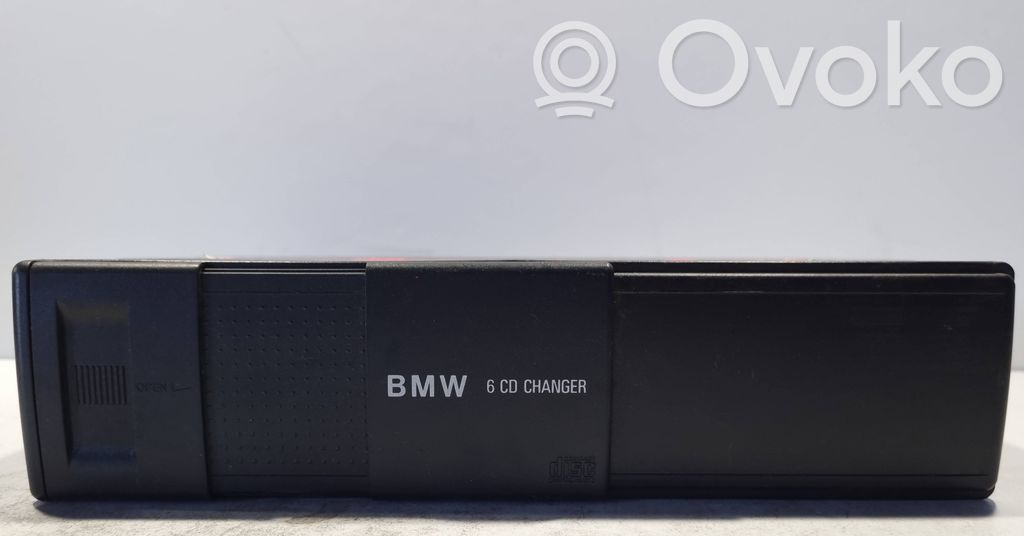 Radio / CD/DVD atskaņotājs / navigācija