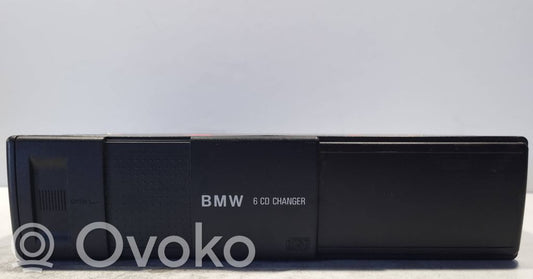 Radio / CD/DVD atskaņotājs / navigācija