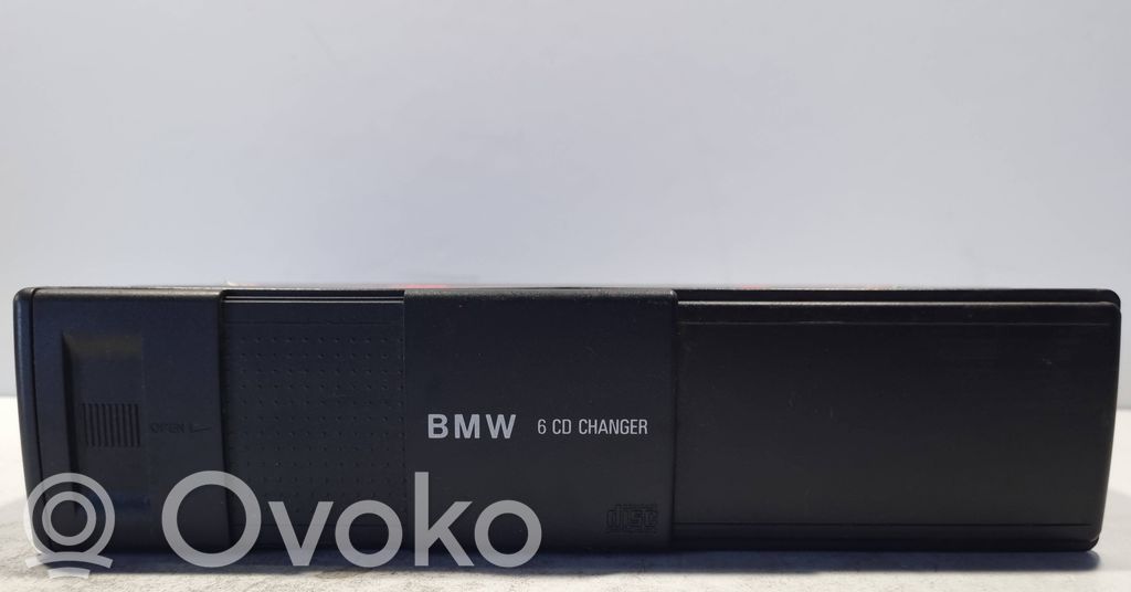 Radio / CD/DVD atskaņotājs / navigācija