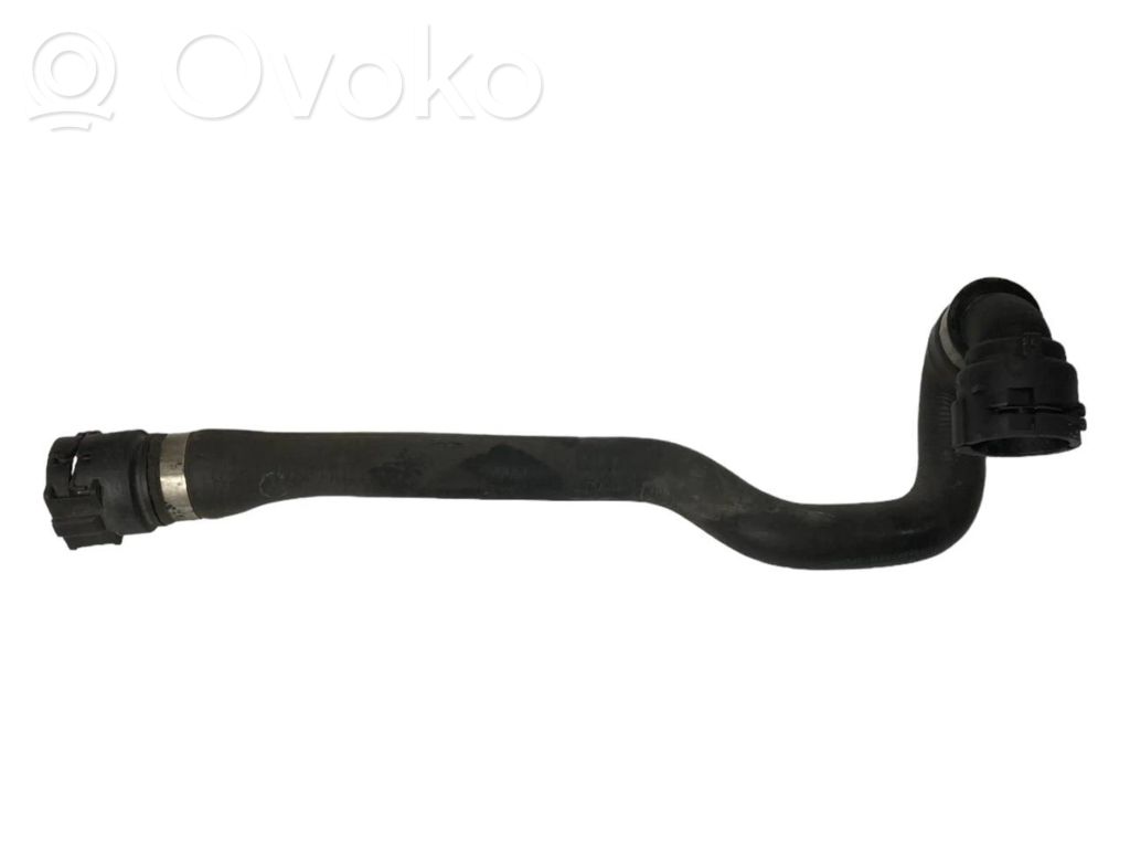 Caurulīte (-es) / šļūtene (-es)