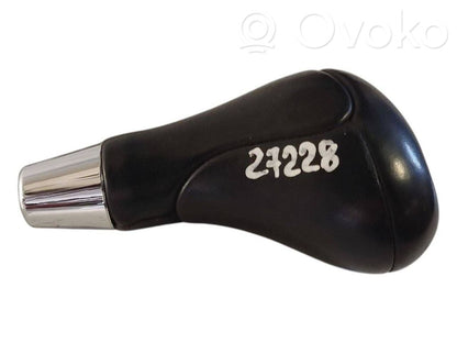 Ātrumu pārslēgšanas sviras dekoratīvā apdare (āda, uzgalis)