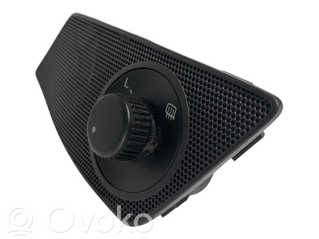 Sānu spoguļu slēdzis