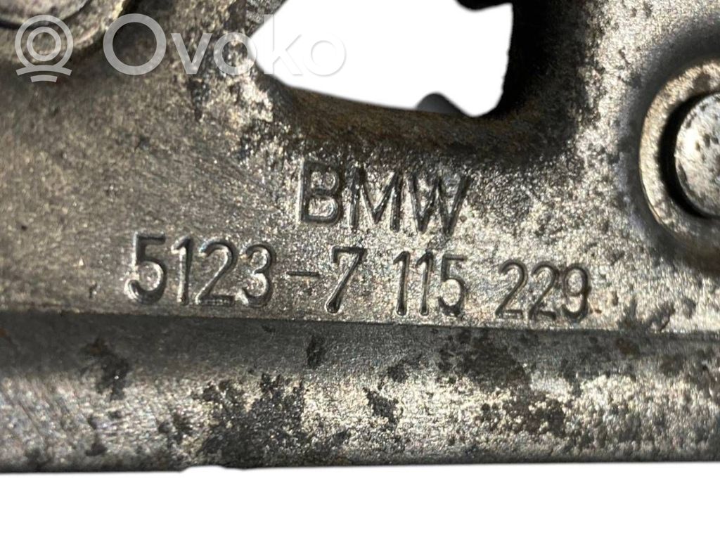 Замок капота двигателя