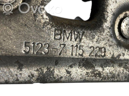 Замок капота двигателя