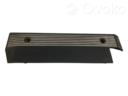 Engine cover (decorative trim)