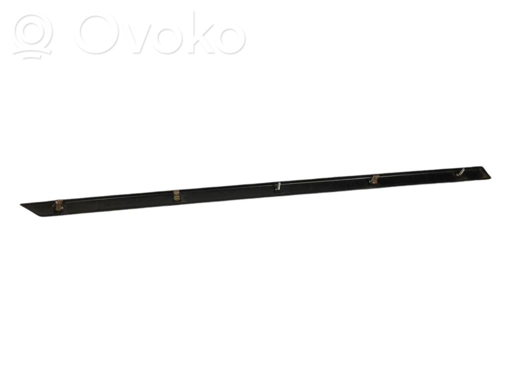 Aizmugurē durvju dekoratīvā apdare (moldings)