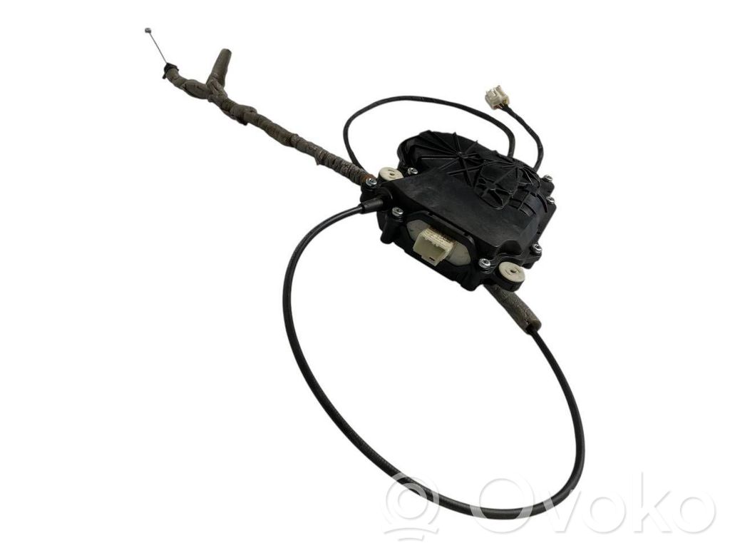 Aizmugurējā pārsega pievilcējs