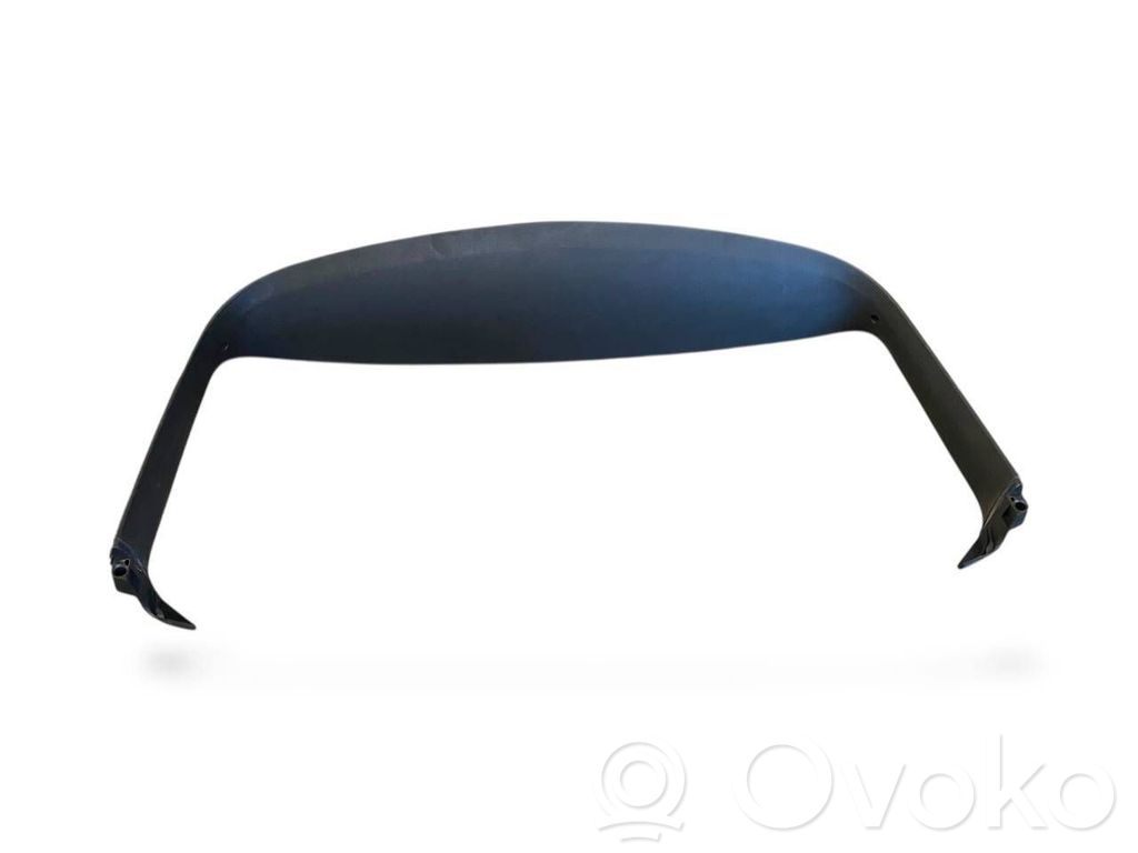 Augšējā dekoratīvā apdare (pie loga)
