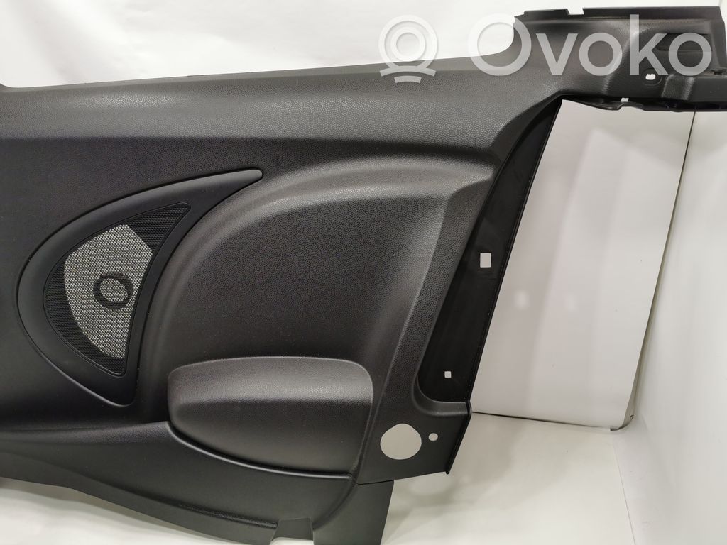 Apšuvums aizmugurējām durvīm