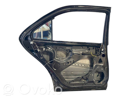 Aizmugurējās durvis