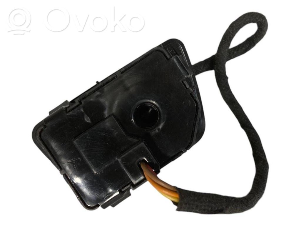 Steering wheel height control switch